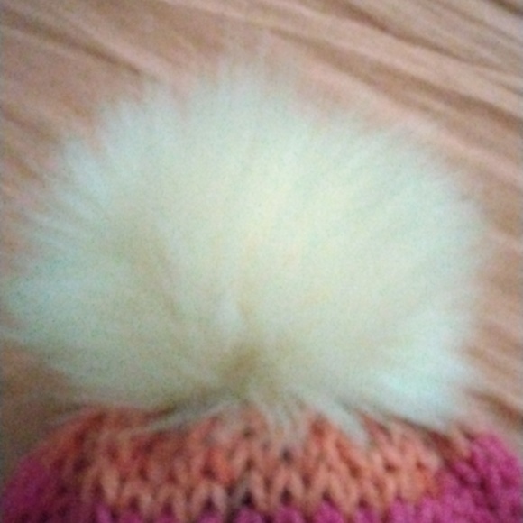Knitted beanie NWOT - Picture 2 of 4